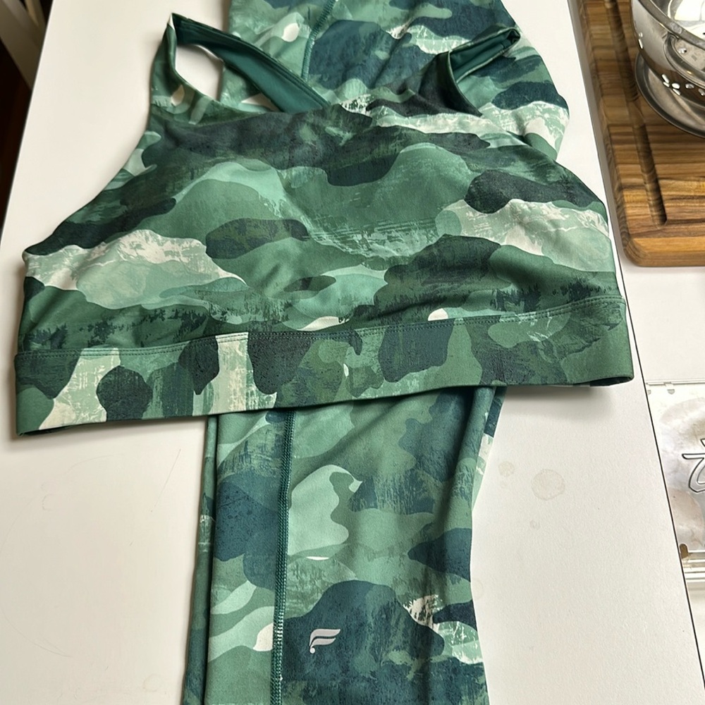 Define PowerHold® High-Waisted 7/8 Legging in M, color camo with matching Bra